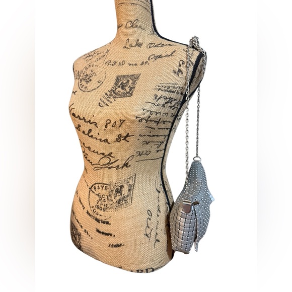 Olga Berg Brushed Silver-Toned Soft Metal Mesh Clutch Shoulder Bag - Picture 14 of 16